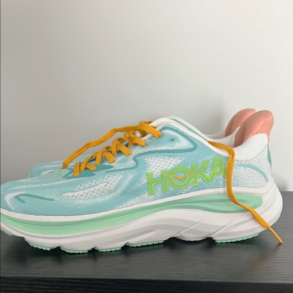 Hoka clifton 10 NWOT Sneakers - Aqua and Peach